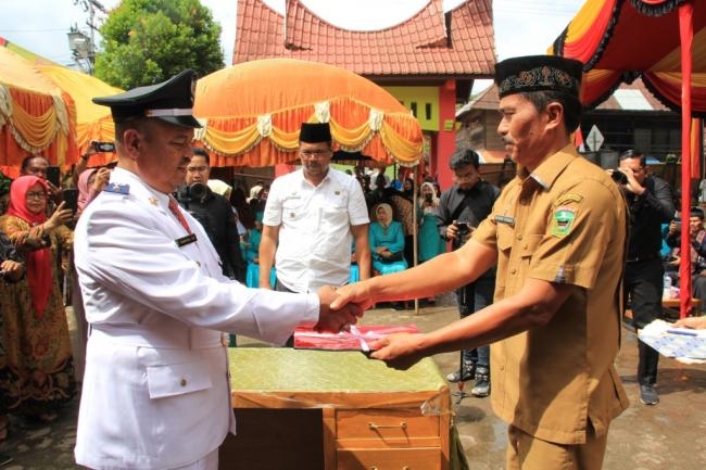 Bupati hadiri Sertijab Wali Nagari Saniang Bakar