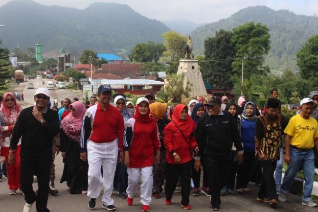 Jalan Santai Warnai Peringatan Hari Ibu ke-91 di Kabupaten Solok