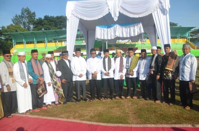 Pemerintah Kabupaten Solok Laksanaan Sholat Idul Adha di Gor Batu Tupang dilanjutkan dengan Open Hou