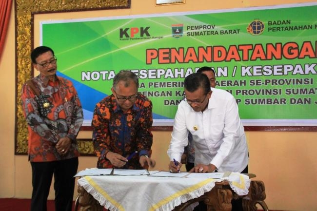 Bupati Solok Tandatangani MoU dengan Kanwil BPN dan Kanwil DJP Sumbar