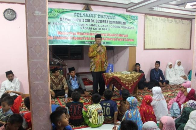 Bupati Berikan Motivasi dan Semangat Magrib Mengaji di Surau Nurul Yakin Guak Dama Koto Baru