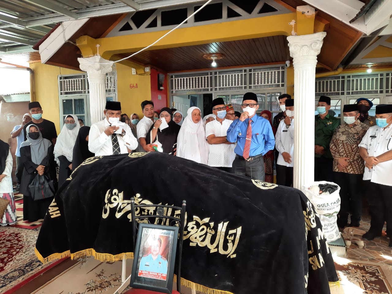 Jenazah Almarhum H.Abdul Manan, SH, MM  Dikebumikan di TPU Tunggul Hitam Padang