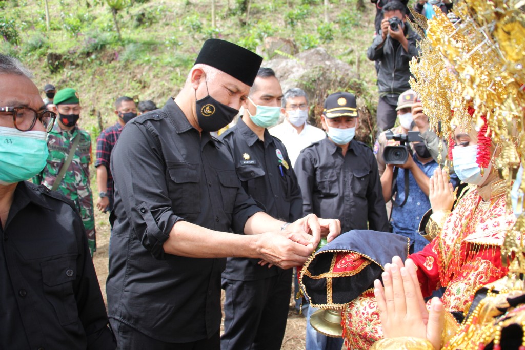 Mahyeldi Sambangi Poktan Bukit Gompong Kabupaten Solok