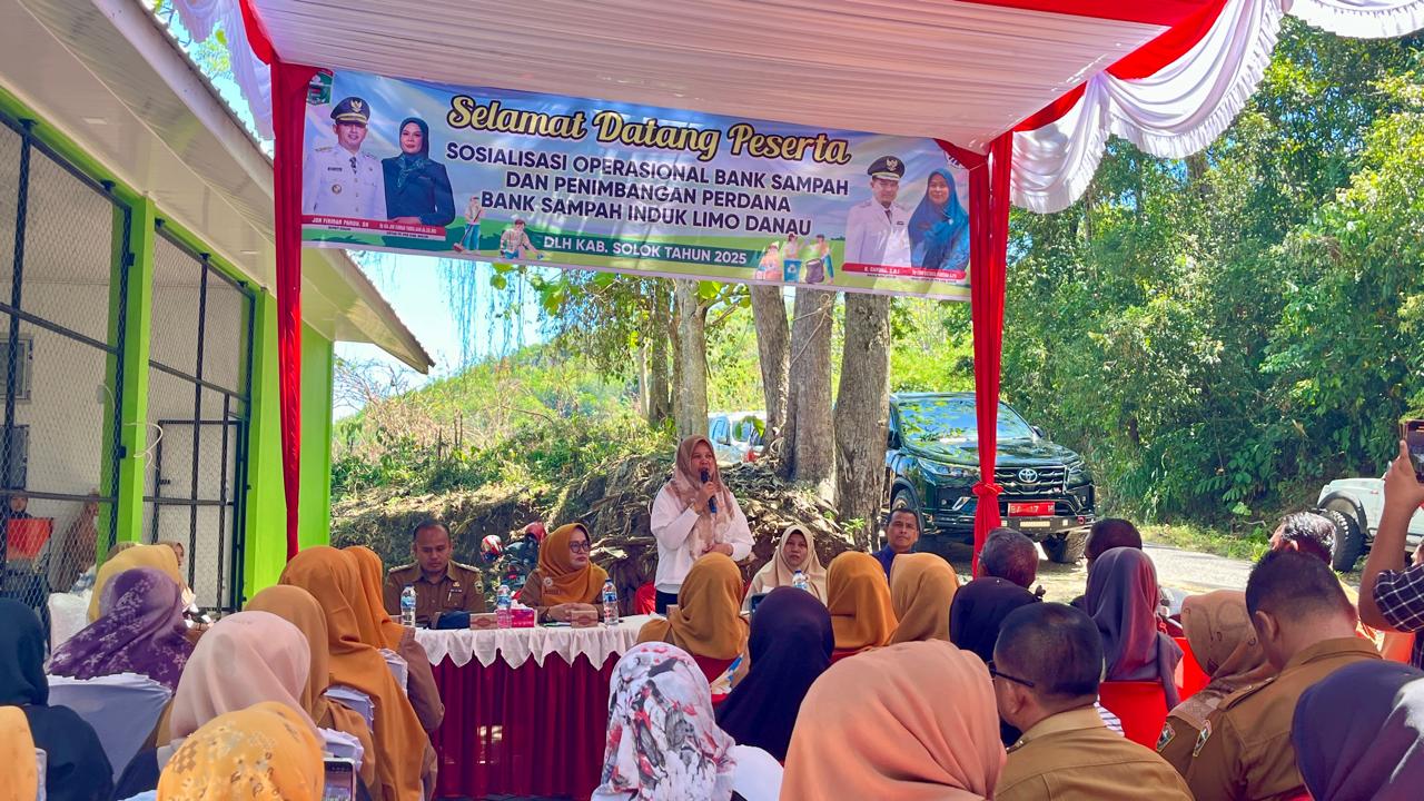 Sosialisasi Operasional Bank Sampah sekaligus Penimbangan Perdana Bank Sampah Induk Limo Danau