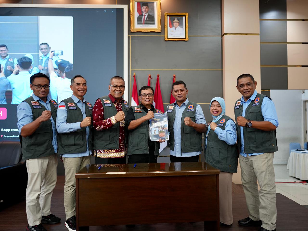 Pemkab Solok Serahkan Dokumen R3P kepada BNPB pada Rakor Sinergitas R3P Sumbar 2025