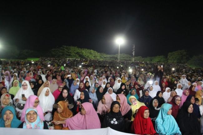 Ribuan Masyarakat Kabupaten Solok Antusias Hadiri Tabligh Akbar Ustad Abdul Somad, Lc MA 