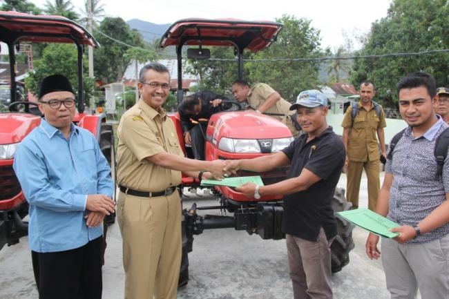 Kelompok Tani Kabupaten Solok Terima Bantuan Alsintan dari Kementerian Pertanian