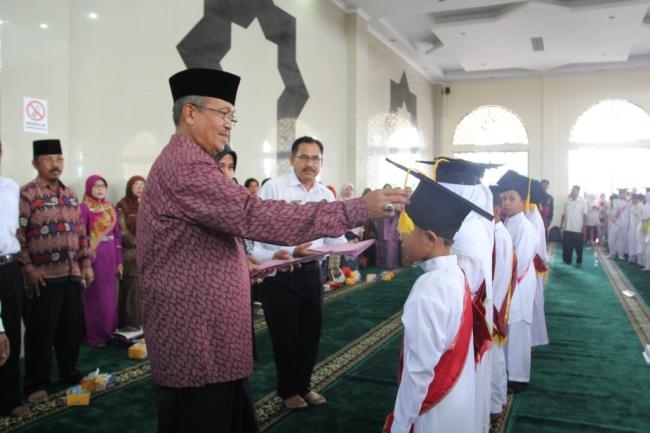 Bupati Solok Hadiri Wisuda Tahfiz Tingkat SD se-Kabupaten Solok, sekaligus â€œlaunching Kabupaten Ta
