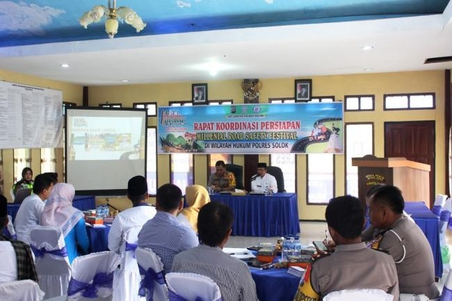 Rapat Koordinasi  â€œMillenial Road Safety Festivalâ€ di Polres Arosuka