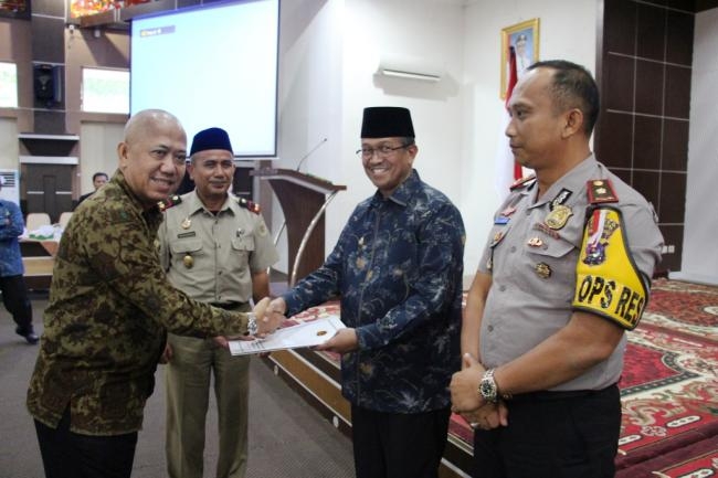 Bupati Serahkan Sertifikat Tanah untuk Rakyat, serta Deklarasi Zona Interigas dan Penyuluhan PTSL