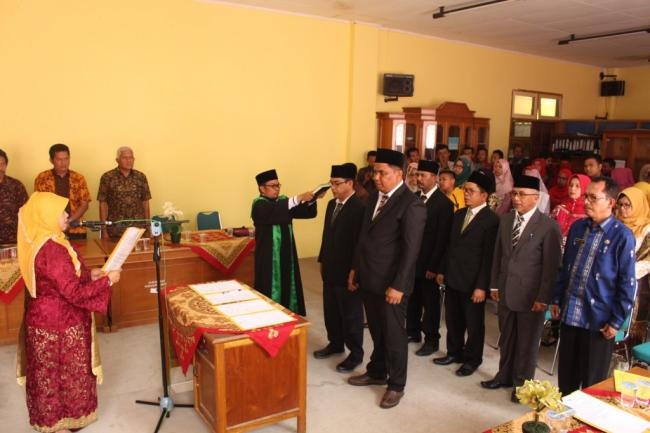 Pelantikan dan Pengambilan Sumpah Pejabat Administrasi dan Pengawas di Dinas PUPR