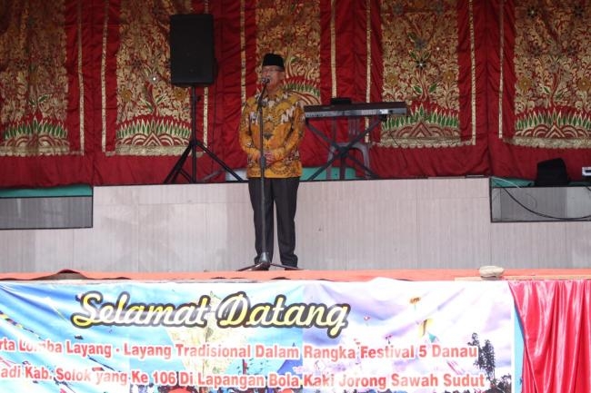 Lomba Layang-Layang meriahkan HUT Kabupaten Solok ke- 106