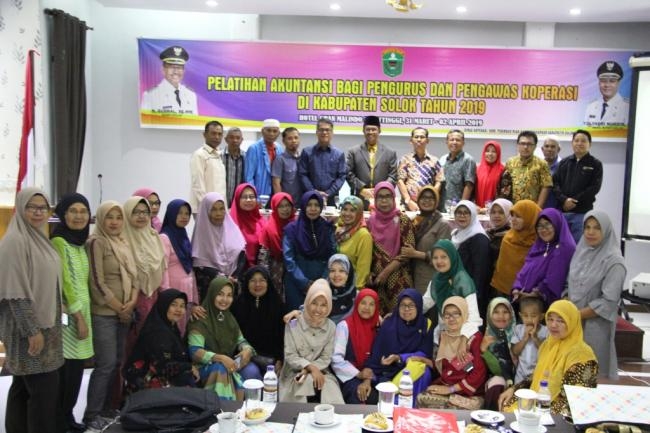 Pelatihan Akuntansi Bagi Pengurus dan Pengawas Koperasi di Kabupaten Solok 