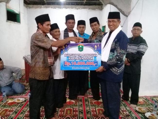 Bupati dan Tim Safari Ramadhan Kunjungi Musholla Darul Wasiat Jorong Tabek Panjang