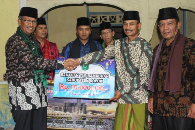 Bupati Solok beserta Tim Safari Ramadhan kunjungi Mesjid Nurul Ikhlas di Jorong Pinang  Sinawa