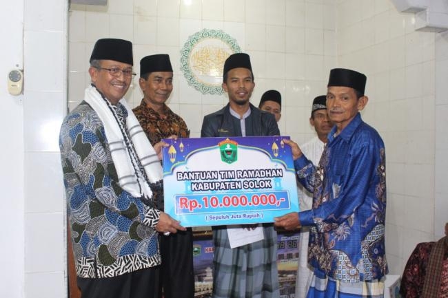 Bupati Bersama Tim Safari Ramadhan Kabupaten Solok kunjungi Musholla Nurul Iman Jorong Tabek Pala