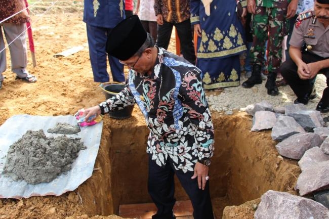 Bupati Solok laksanakan Peletakan Batu Pertama Mesjid Amal Dasiâ€™ur Anwar Nagari Talang