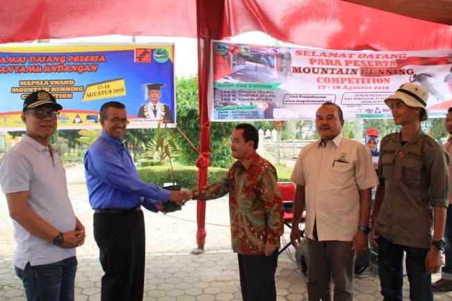 Bupati lepas peserta Mountain Running Competition