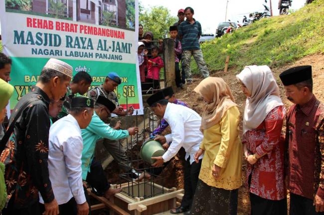 Peletakan Batu Pertama Mesjid Raya Al-Jamiak Labuah Panjang oleh Wakil Bupati Solok