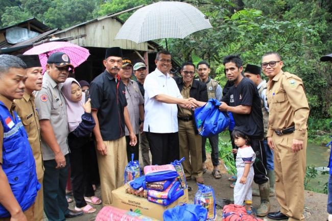 Bupati Tinjau Longsor di Lubuak Lasiah