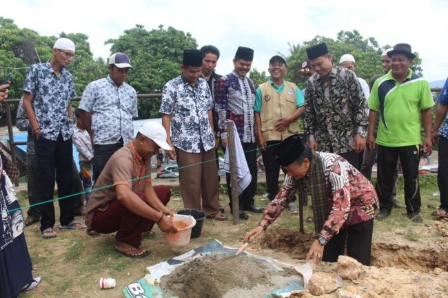 Â Â Â Â Â Â Â  Peletakan Batu Pertama Musholla Darul Ilmi SDIT Dambaan Umat Berjalan Lancar