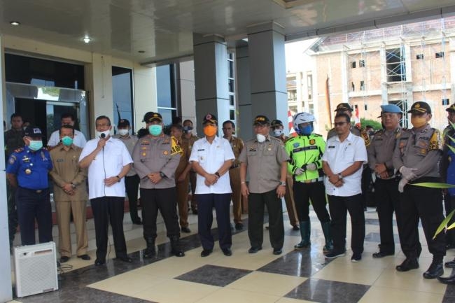 Bupati Lepas Tim Penyemprotan Tangani Covid-19