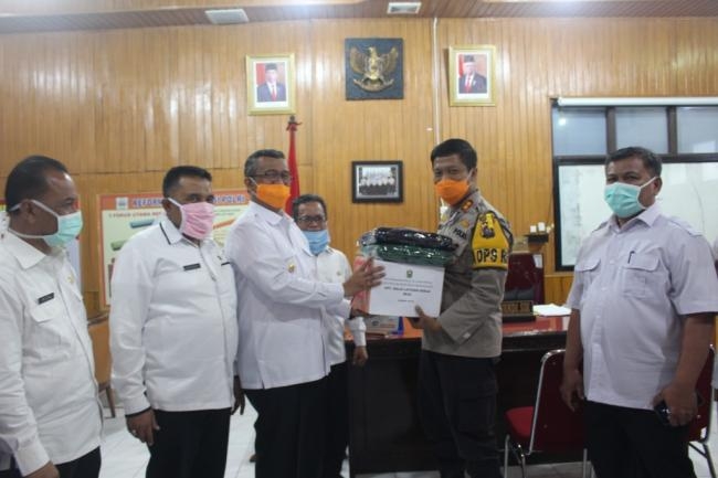 Bupati Solok Serahkan Bantuan Masker Ke Polres Solok Kota