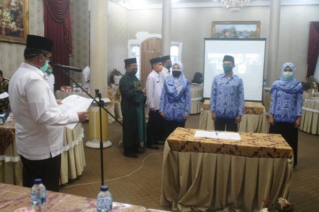 Bupati Lantik 53 Orang PNS melalui Video Conference
