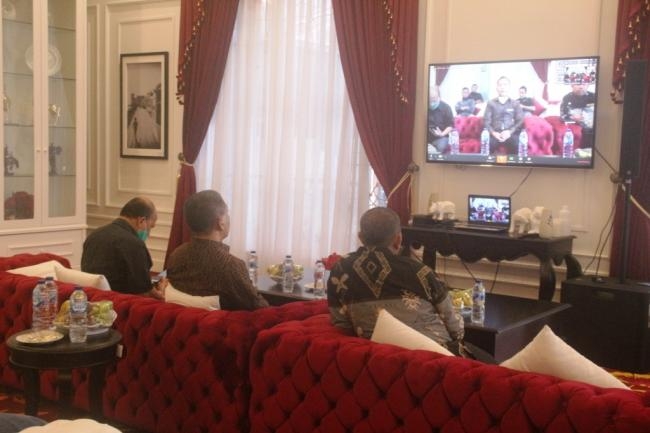 Video Conference dengan Kabiro Humas Sumbar Terkait Persiapan Pelaksanaan PSBB