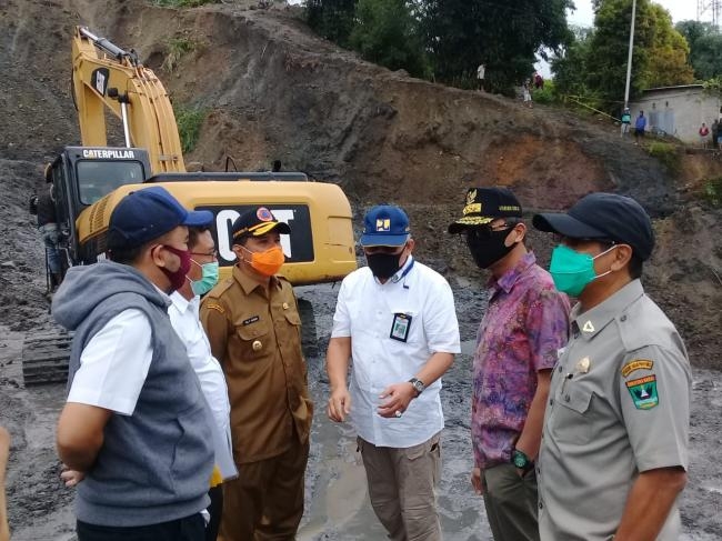 Wakil Bupati Solok Dampingi Gubernur Tinjau Longsor di Aia Dingin