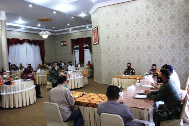 Rapat Evaluasi Pelaksanaan PSBB di Kabupaten Solok