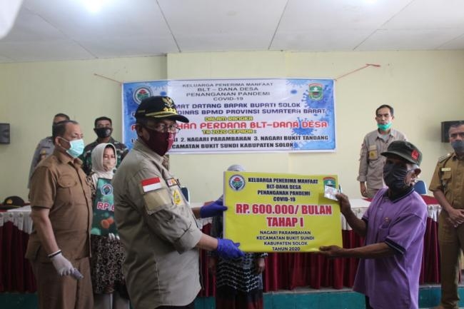 Perdana Launching BLT Dana Desa Masyarakat Terdampak Covid-19  Â di Kecamatan Bukit SundiÂ 
