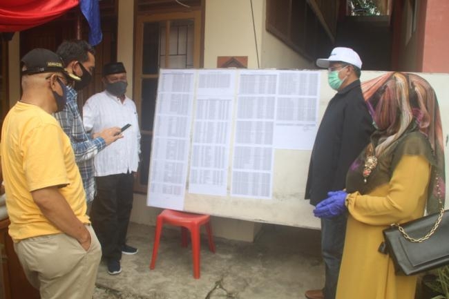 826 KK di Nagari Saniang Baka Peroleh Bantuan Beras dari Pemda