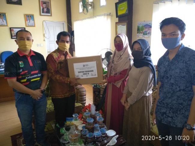 Wali Nagari Koto Baru Terima Bantuan Dari Pengabmas Dosen FKM Unand