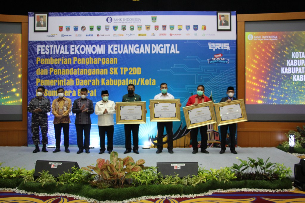 Pemkab Solok Raih Penghargaan TP2DD Pemerintah Daerah Kabupaten/Kota di Sumbar