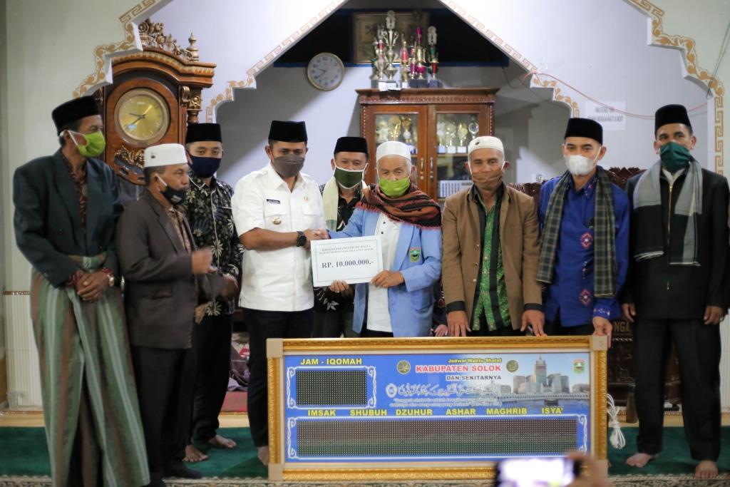 Wakil Bupati Solok Berbuka Bersama di Mesjid Muhajirin Sungai Nanam