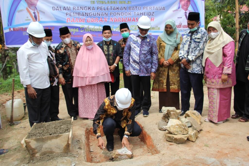 Buya Mahyeldi Letakkan Batu Pertama Pembangunan SDIT Cinta Qur’an  dan Pondok Tahfiz di Nagari Tanju
