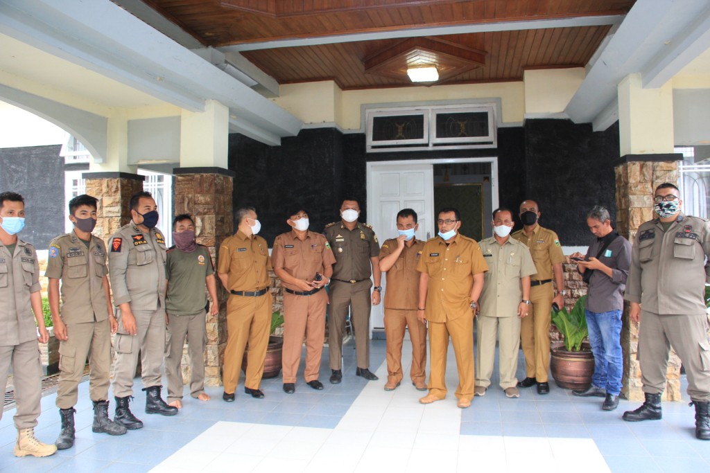 Sikapi Viralnya Berita Terkait Adanya Penggembokan, Plh Sekda Tinjau Langsung Rumah Dinas Ketua DPRD Kabupaten Solok 