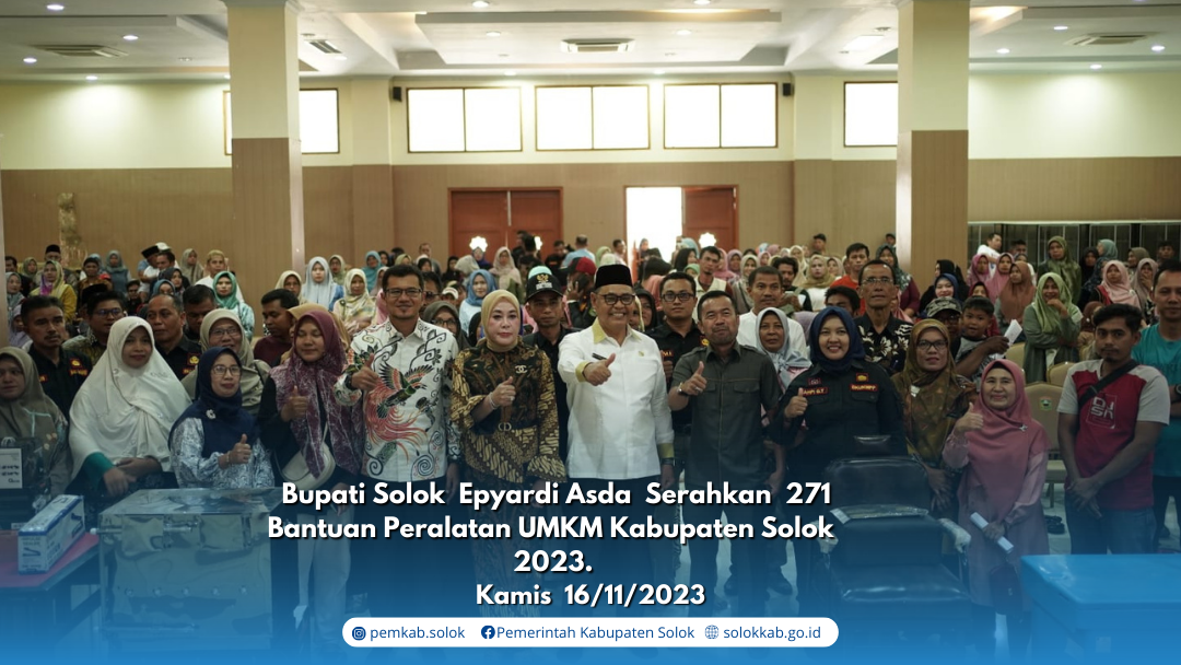  Bupati Solok  Epyardi Asda  serahkan  271 bantuan Peralatan UMKM abupaten Solok  2023.