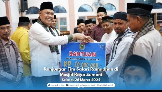 Bupati Solok Kunjungi Mesjid Raya Sumani dalam Tim Safari Ramadhan: Silaturahmi dan Bantuan Sosial