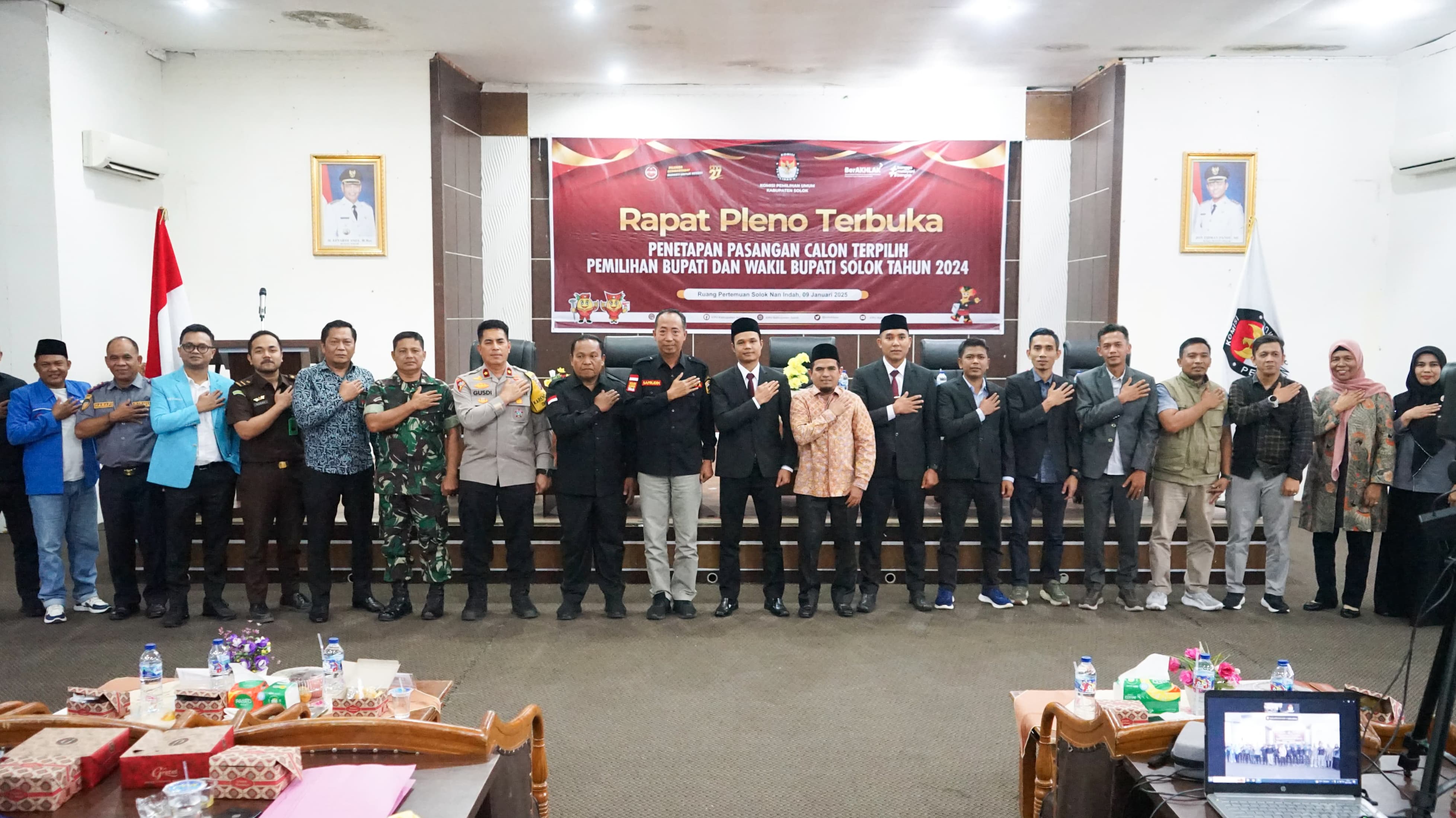 Rapat Pleno Terbuka KPU Kabupaten Solok Tetapkan Jon Firman Pandu dan H. Candra sebagai Bupati dan Wakil Bupati Terpilih