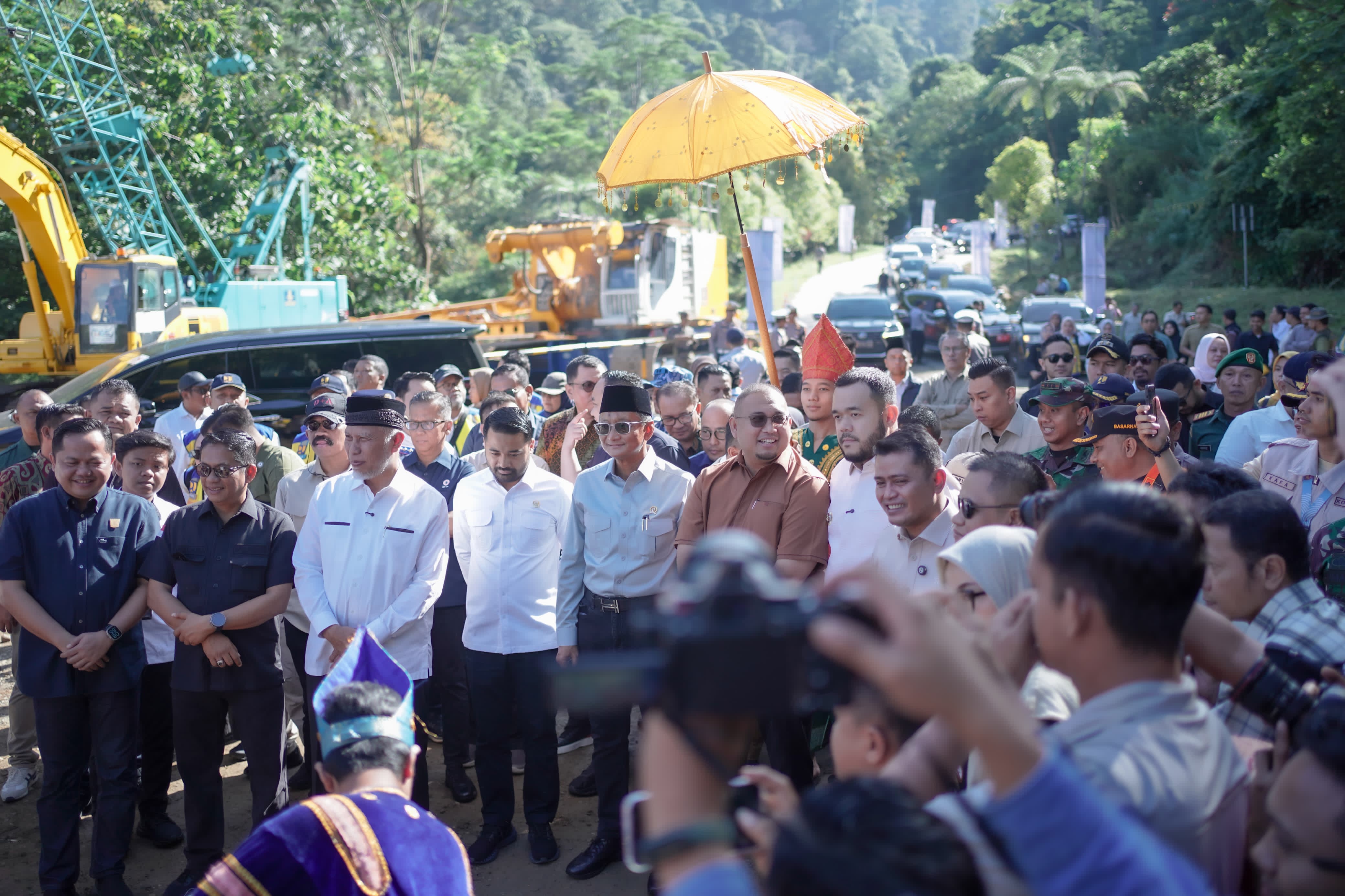 Bupati Solok Hadiri Peletakan Batu Pertama Flyover Sitinjau Lauik