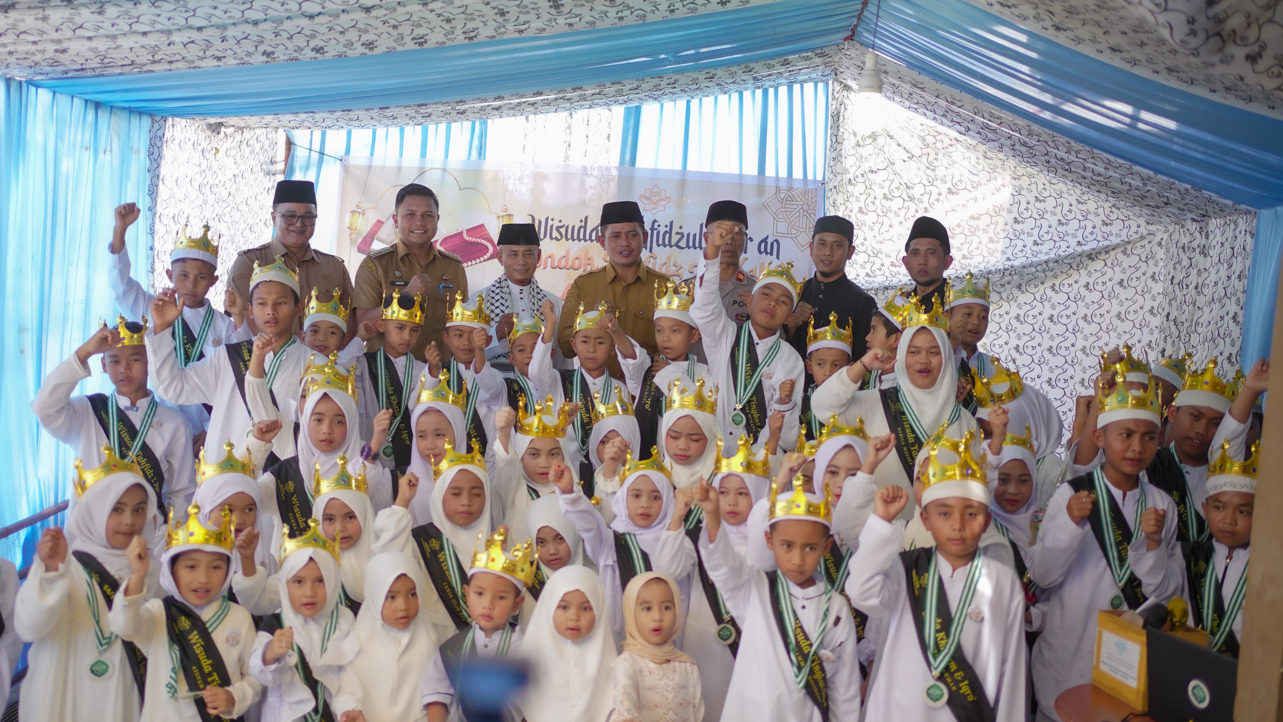 BUPATI SOLOK HADIRI WISUDA TAHFIDZ QURAN PONDOK TAHFIDZ AL KAHFI DI NAGARI SURIAN