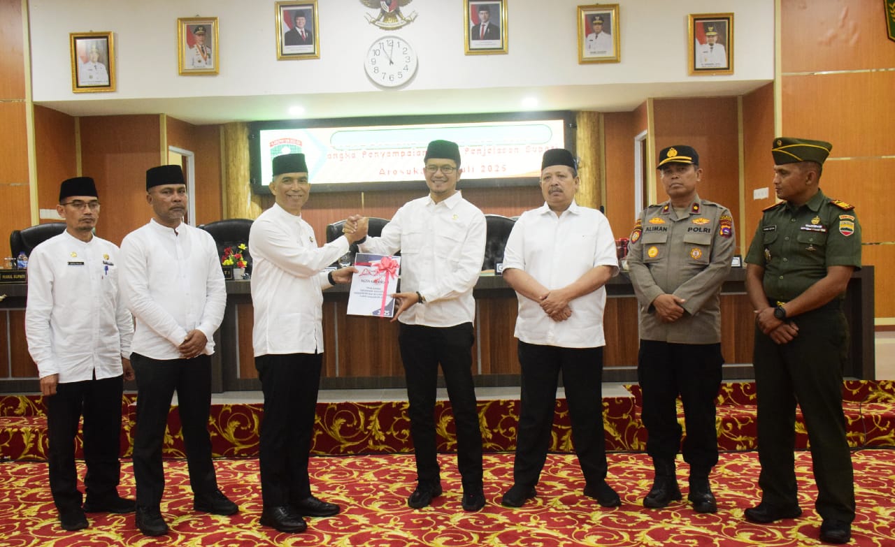 Bupati Solok diwakili Sekretaris Daerah Medison Hadiri Rapat Paripurna DPRD Terkait Penyampaian Nota Penjelasan Bupati Solok terhadap Ranperda Perubahan Tahun Anggaran 2025