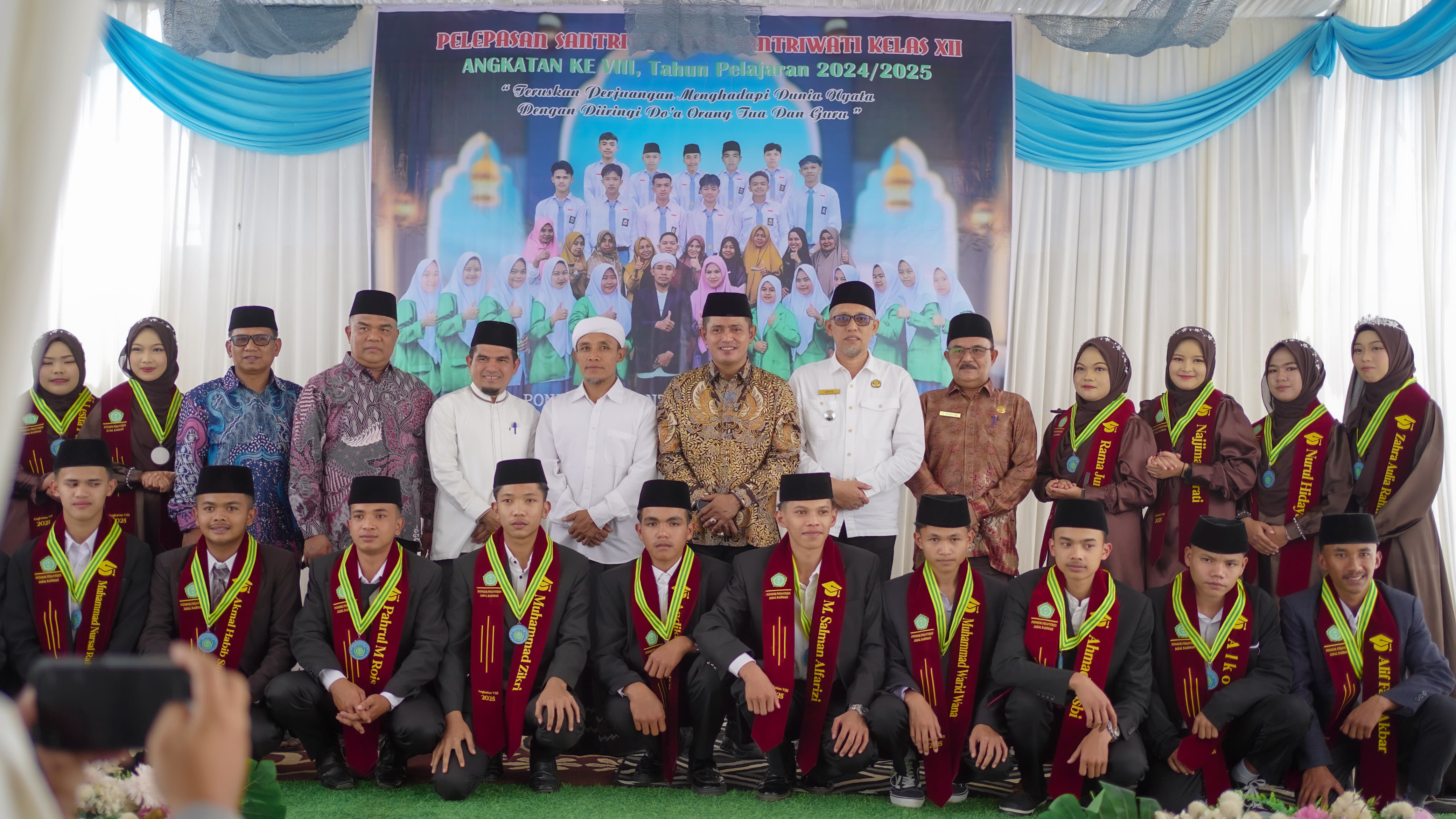 Bupati dan Wakil Bupati Solok Hadiri Pelepasan Santri Kelas XII Pondok Pesantren Jabal Rahmah Tahun Pelajaran 2024/2025