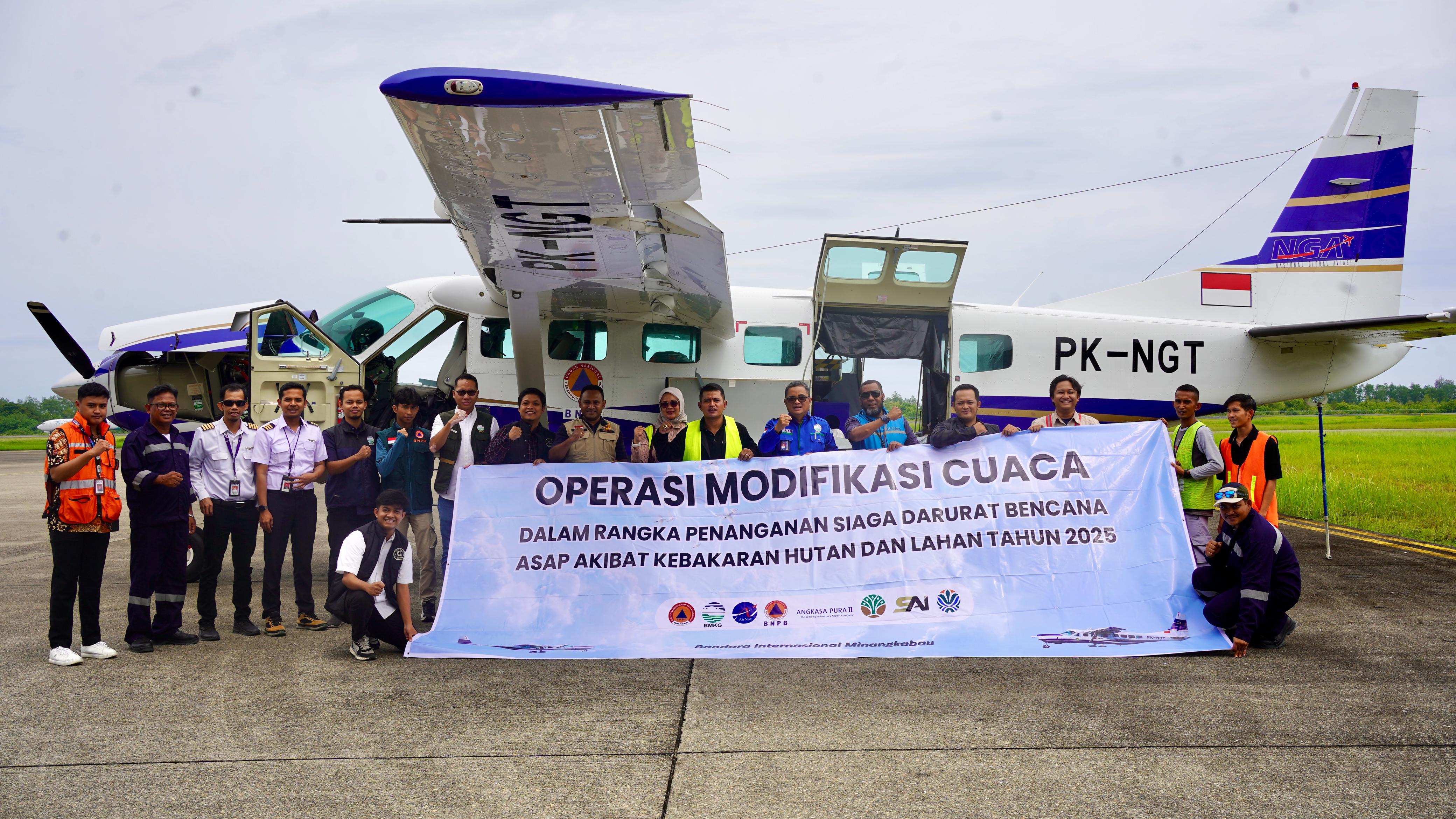 Bupati Solok Ikuti Operasi Modifikasi Cuaca (OMC) untuk Atasi Karhutla dan Cegah Kekeringan