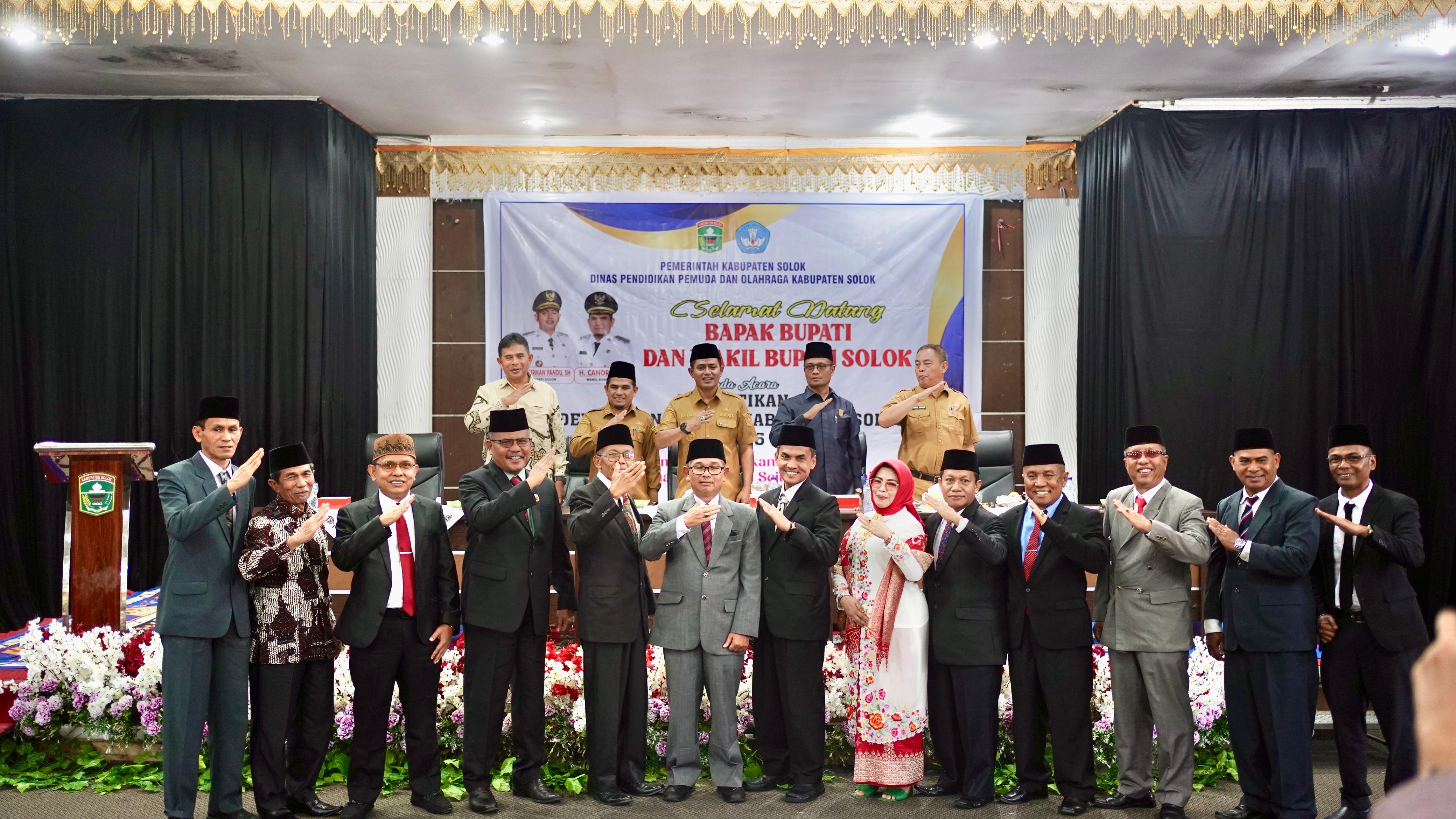 Bupati Solok Lantik Dewan Pendidikan Kabupaten Solok Periode 2025–2030