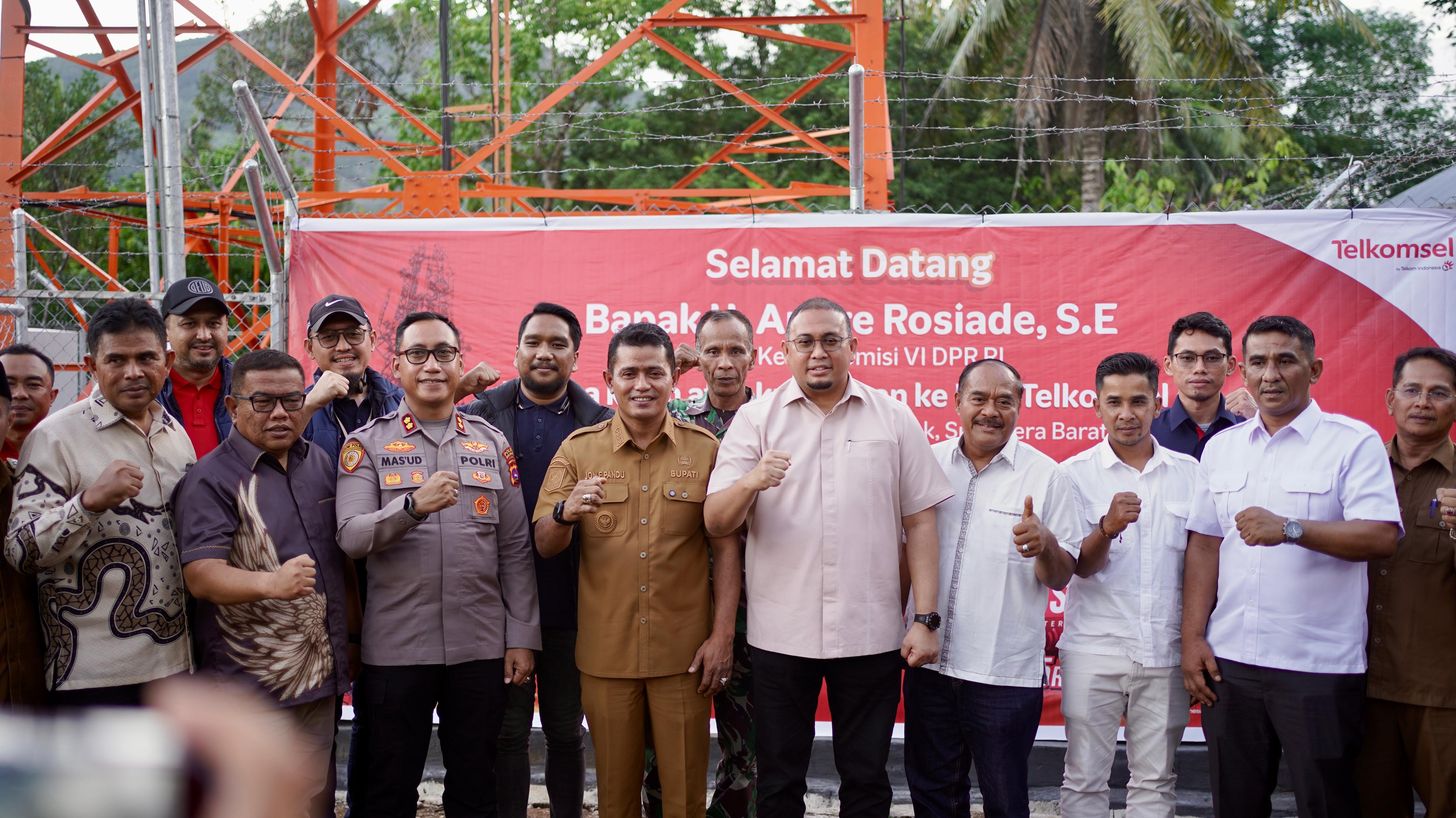 Bupati Solok Jon Firman Pandu Dan Anggota DPR RI Andre Rosiade Resmikan BTS Telkomsel di Nagari Pasilihan dan Nagari Katialo