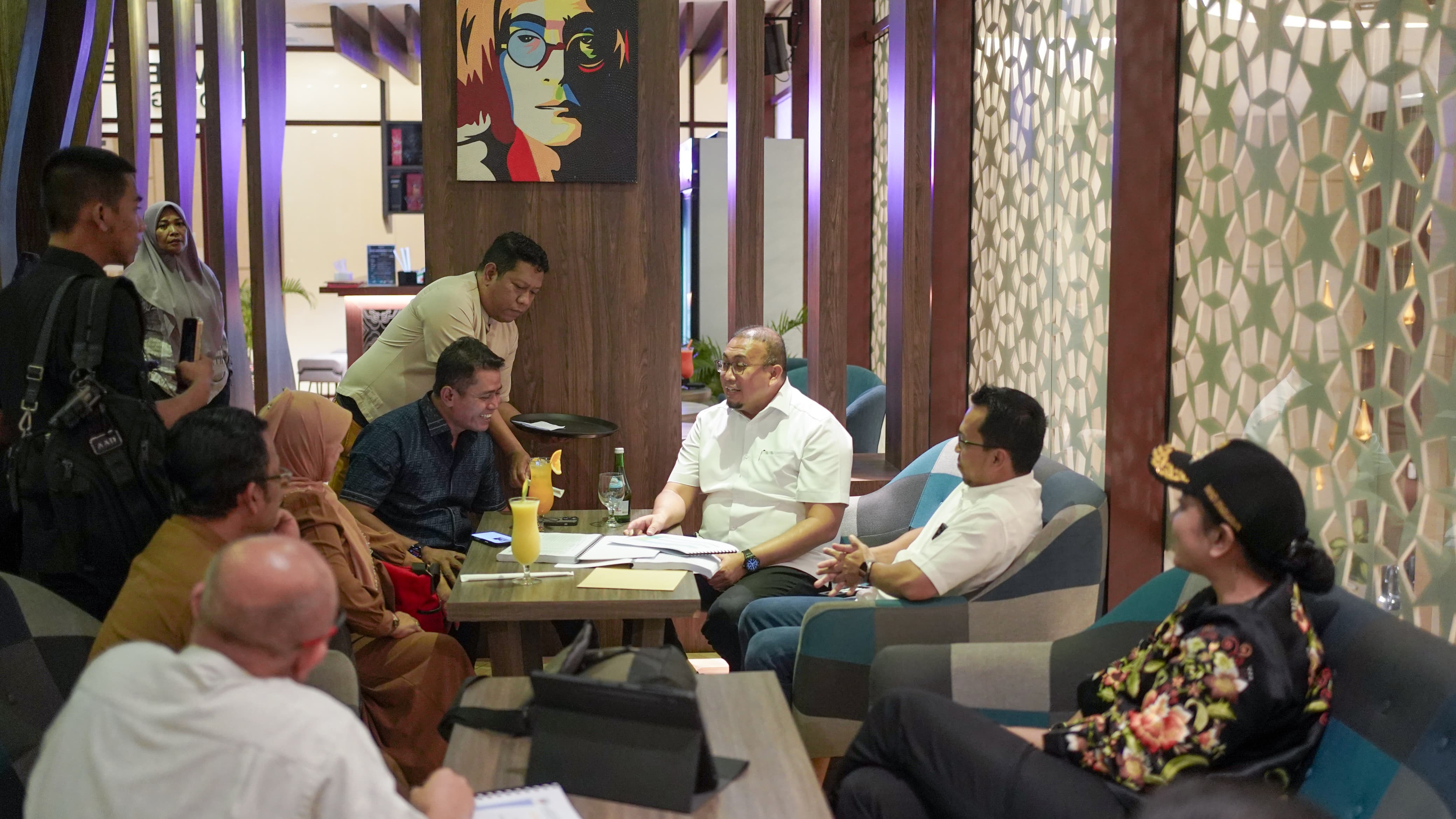 Bupati Solok serahkah Proposal ke Anggota DPR RI untuk Pelaksanaan IJD di Kabupaten Solok