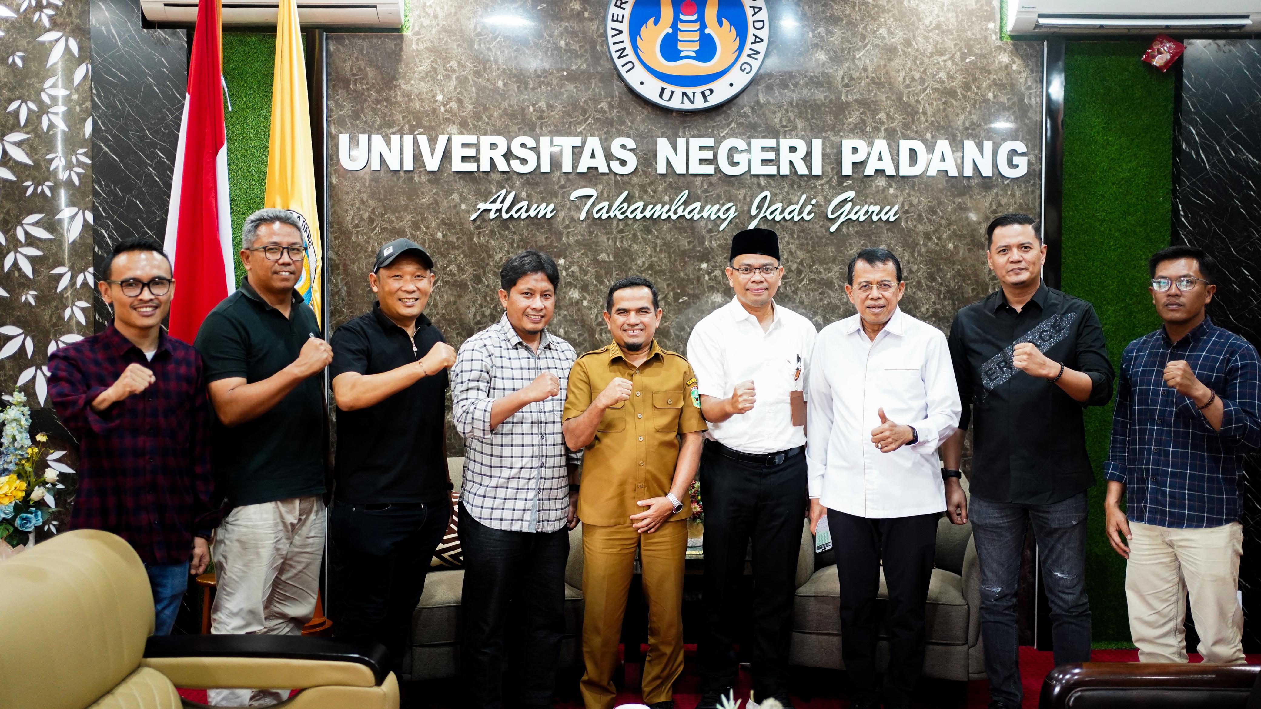 Serius Majukan Olahraga dan Pendidikan, Wabup H. Candra Sambangi UNP